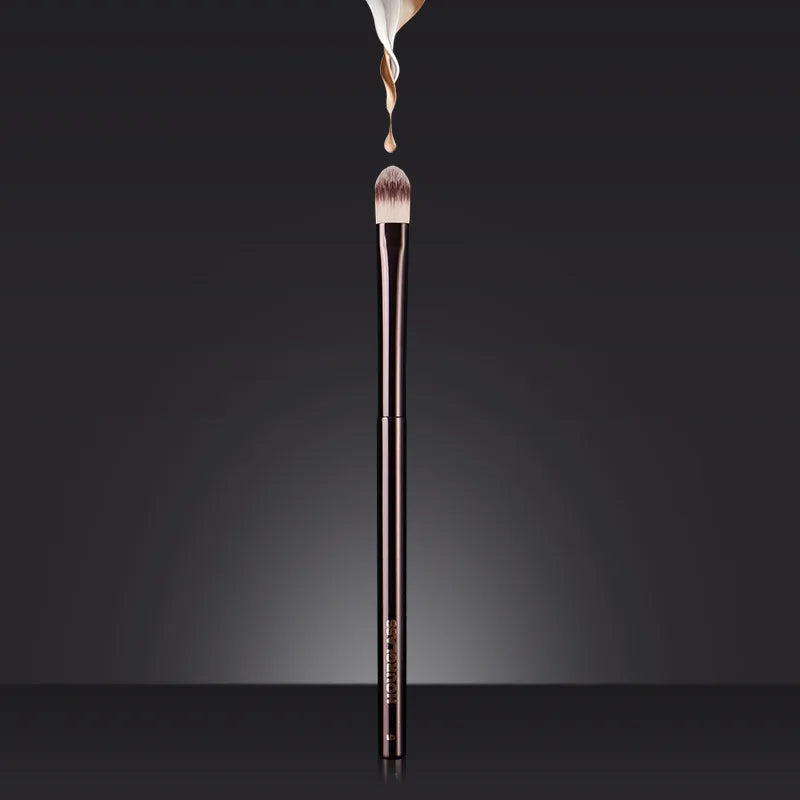 Professional Makeup Concealer Brush with Metal Handle - Eyeshadow & Nose Detail Tool