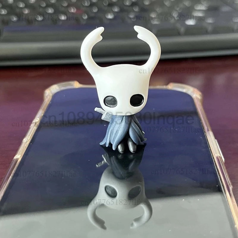 Mini Hollow Knight Knight Sitting Figurine - Cute Action Figure Model for Desk Decor