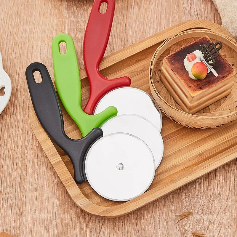 Stainless Steel Pizza Cutter Wheel with Handle - 18cm Kitchen Utensil