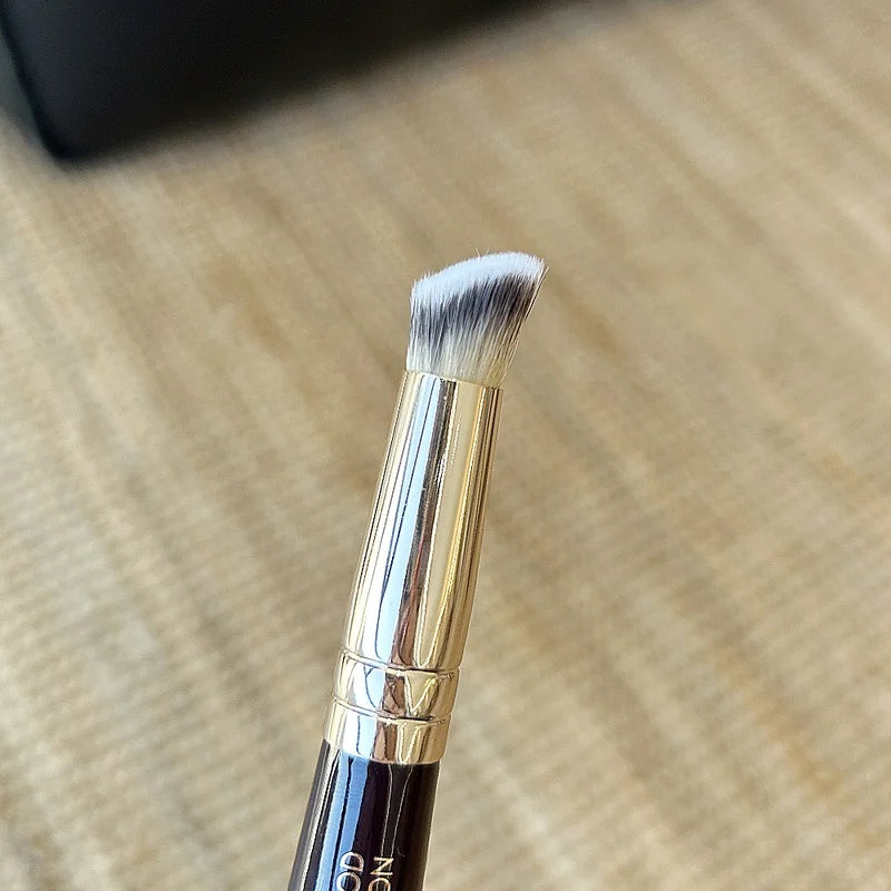 Hollywood Complexion Double-Ended Makeup Brush for Contour & Blending