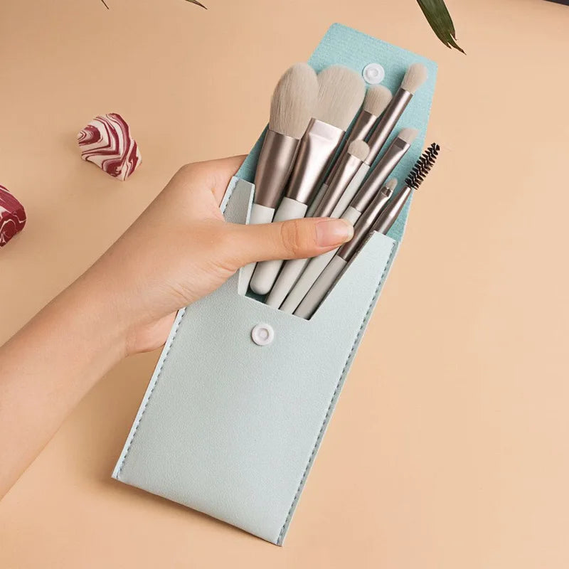 Mini Makeup Brush Set 8-Piece Portable Concealer Powder Brush Kit with Soft Fur