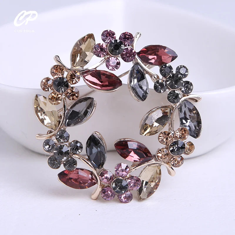Elegant Leaf Ring with Rhinestones - Collar Brooch Jewelry Accessory