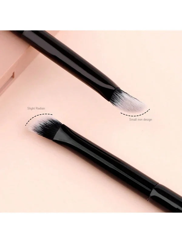 Triangular Sloped Foundation Brush for Face Makeup and Highlighter