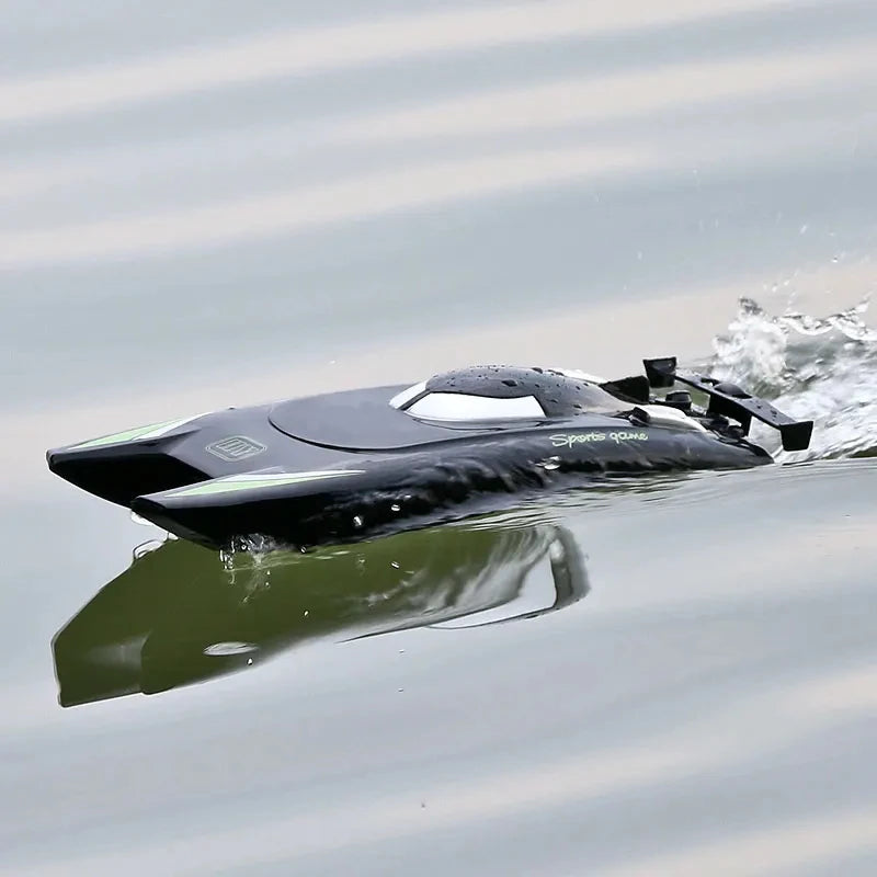 Waterproof Remote Control Speedboat with Dual Motors - High-Speed Watercraft Toy