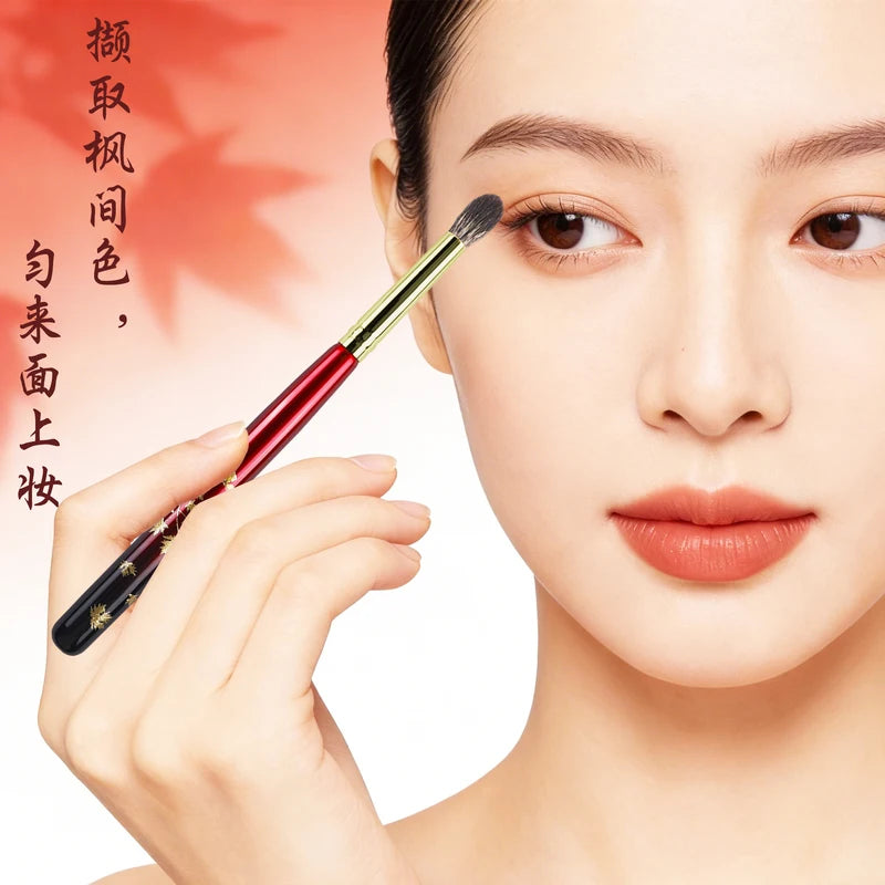 Small Precise Eyeshadow Blending Brush with Weasel Hair for Smoky Eye Makeup