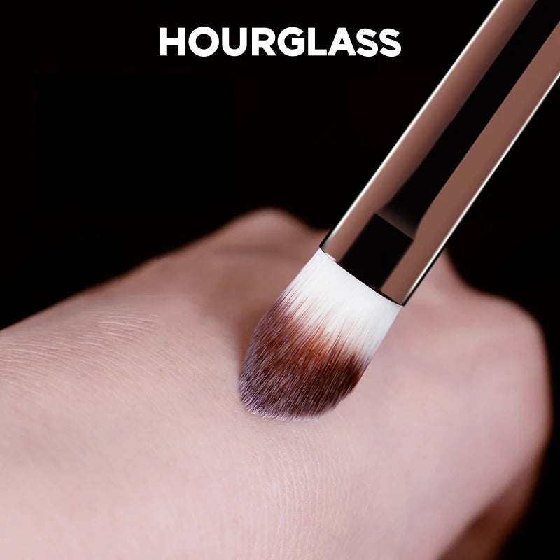 Large Concealer Makeup Brush - Soft Fiber Face Brush for Covering Flaws