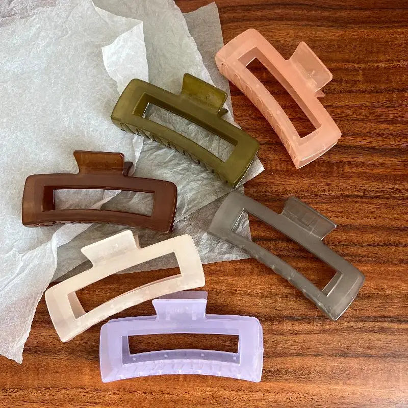 Oversized Claw Hair Clips for Thick Hair - Geometric Shark Style, 13cm, Minimalist Hair Accessories for Women and Girls