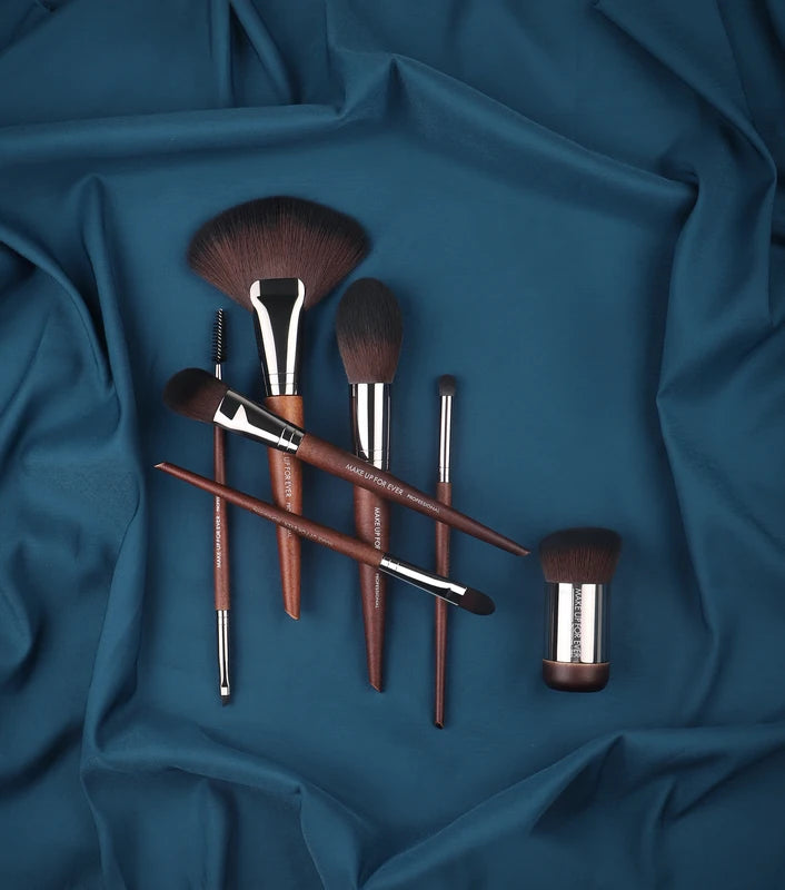 Large Fluffy Loose Powder Brush - Soft Fiber Hair for Makeup Application