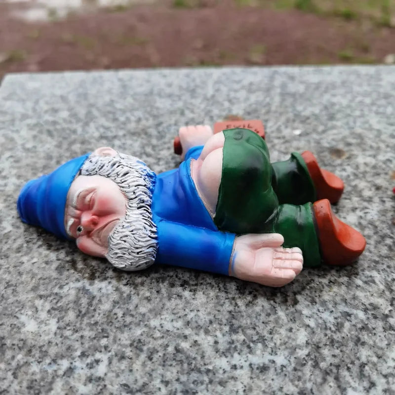 15cm Drunken Garden Gnome Statue - Whimsical Resin Yard Decor for Outdoor & Indoor Spaces