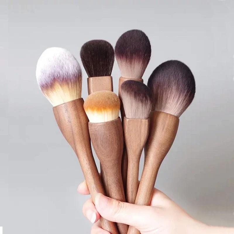 European Vintage Wooden Handle Makeup Brush - Soft Powder Blush Contour Brush