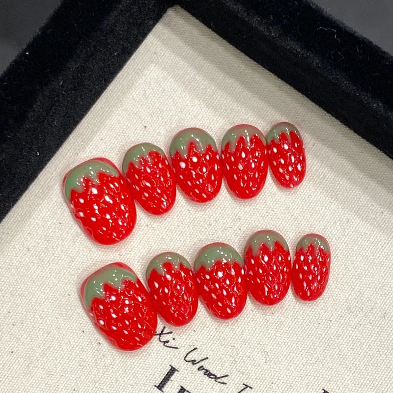 10pcs Short Round Fake Nails with Strawberry and Cat's Eye Design - Press On False Nails