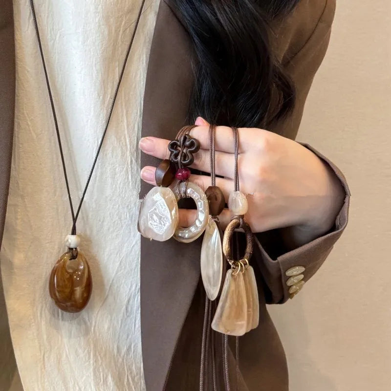 Vintage Resin Large Circle Pendant Necklace for Women Adjustable Chain Jewelry