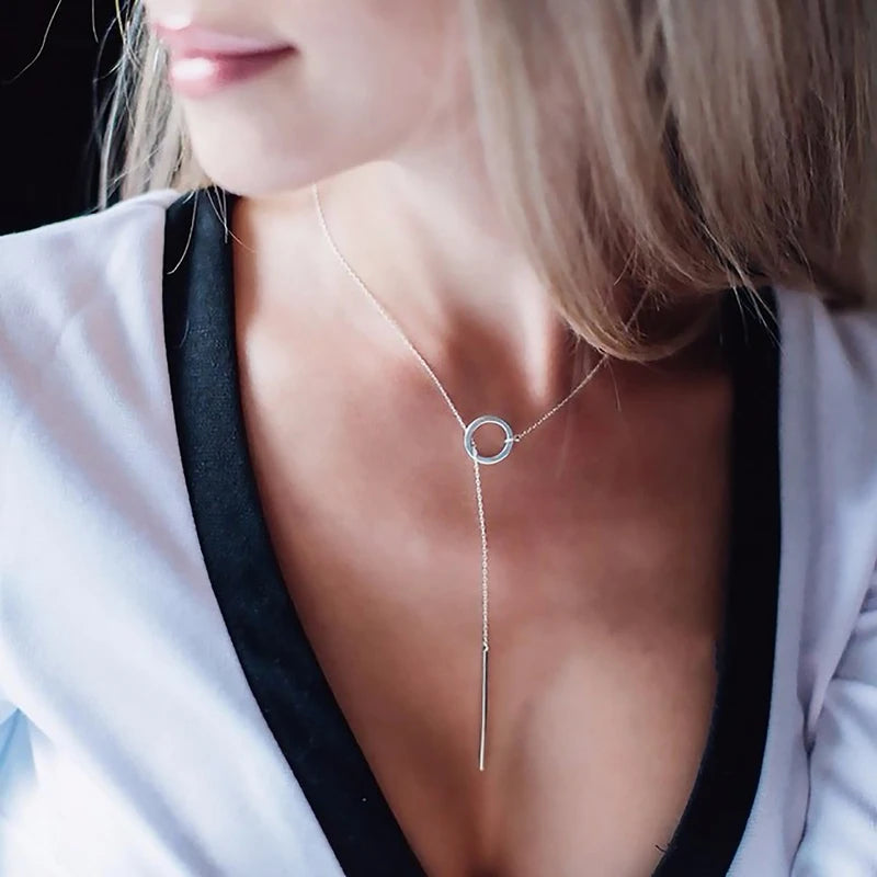 Minimalist Round Pendant Necklace for Ladies with Pearl and Leaf Design - Long Chain Jewelry Gift