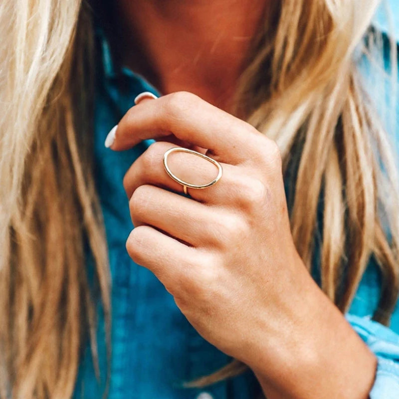 Geometric Hollow Oval Women's Ring - Modern Metallic Jewelry for Daily Wear