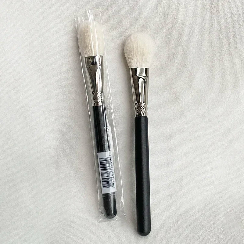 Cheek Brush - Soft Fluffy Goat Hair Makeup Blush & Highlighter Brush