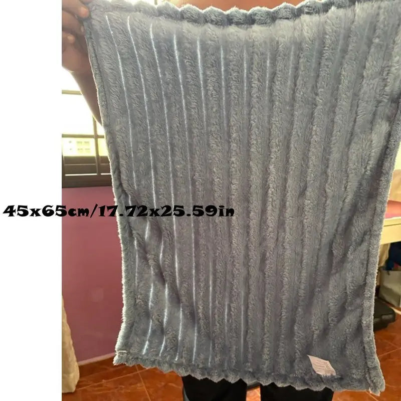 Double Sided Warm Blanket - Breathable Skin-Friendly Quilt for Cozy Comfort