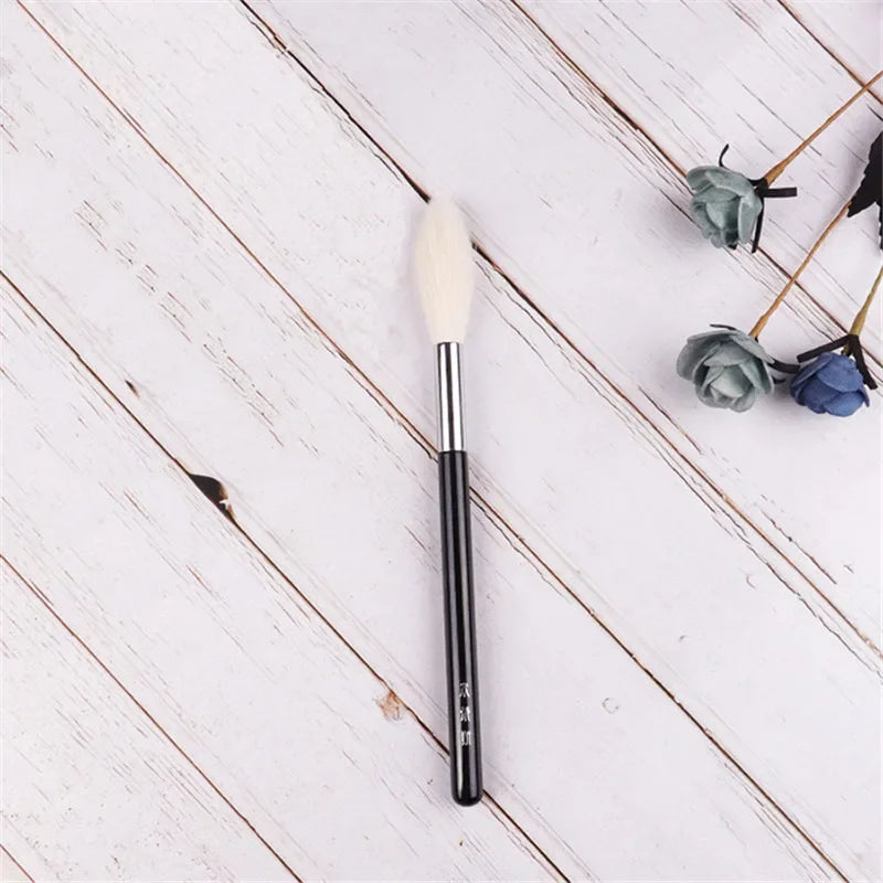 Large Pro Blending Makeup Brush for Powder Application - Soft Bristles