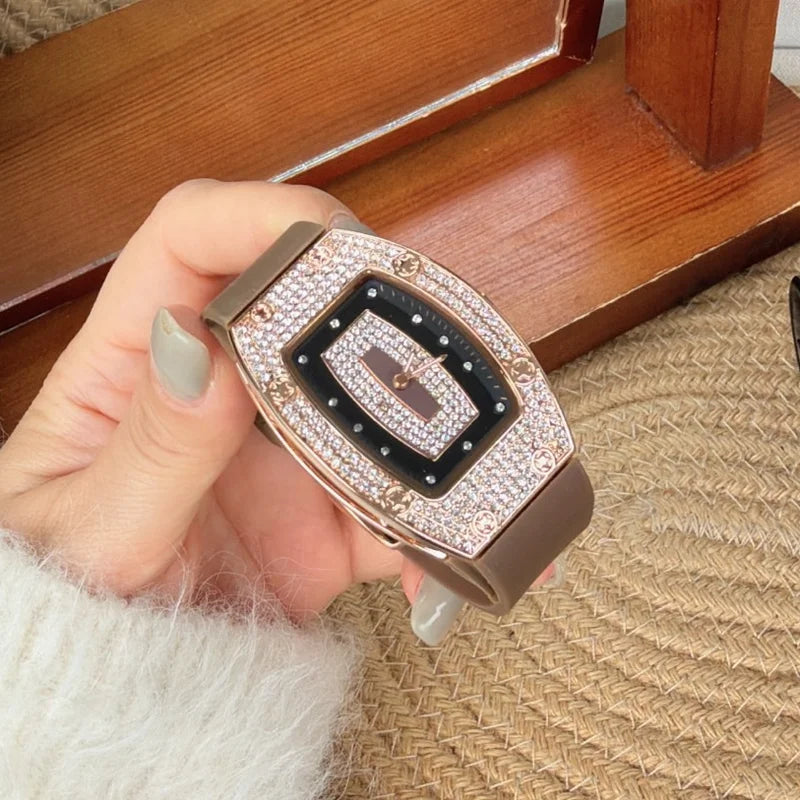 Fashion Women Crystal Tonneau Silicone Quartz Watch for Ladies and Students