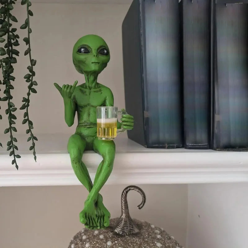 Funny Alien Beer Drinking Statue Resin Garden Decor Desktop Ornament