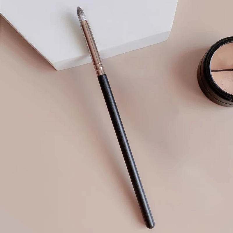 Precision Eyeshadow & Concealer Brush - Synthetic Hair Makeup Tool