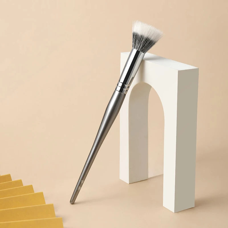 Professional Handmade Makeup Brush - Blush & Highlighter Flat Top with Saikoho Goat Hair & Synthetic Fiber