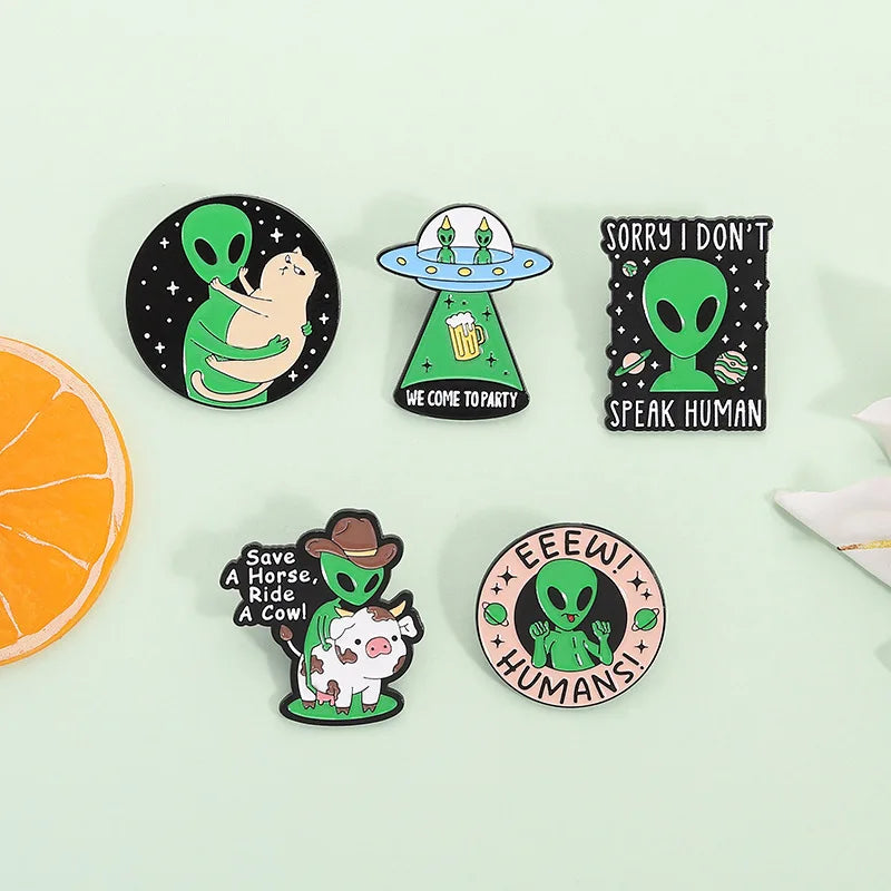 Creative Space Cat Alien Badge Brooch for Clothes - Metal Pin Accessory