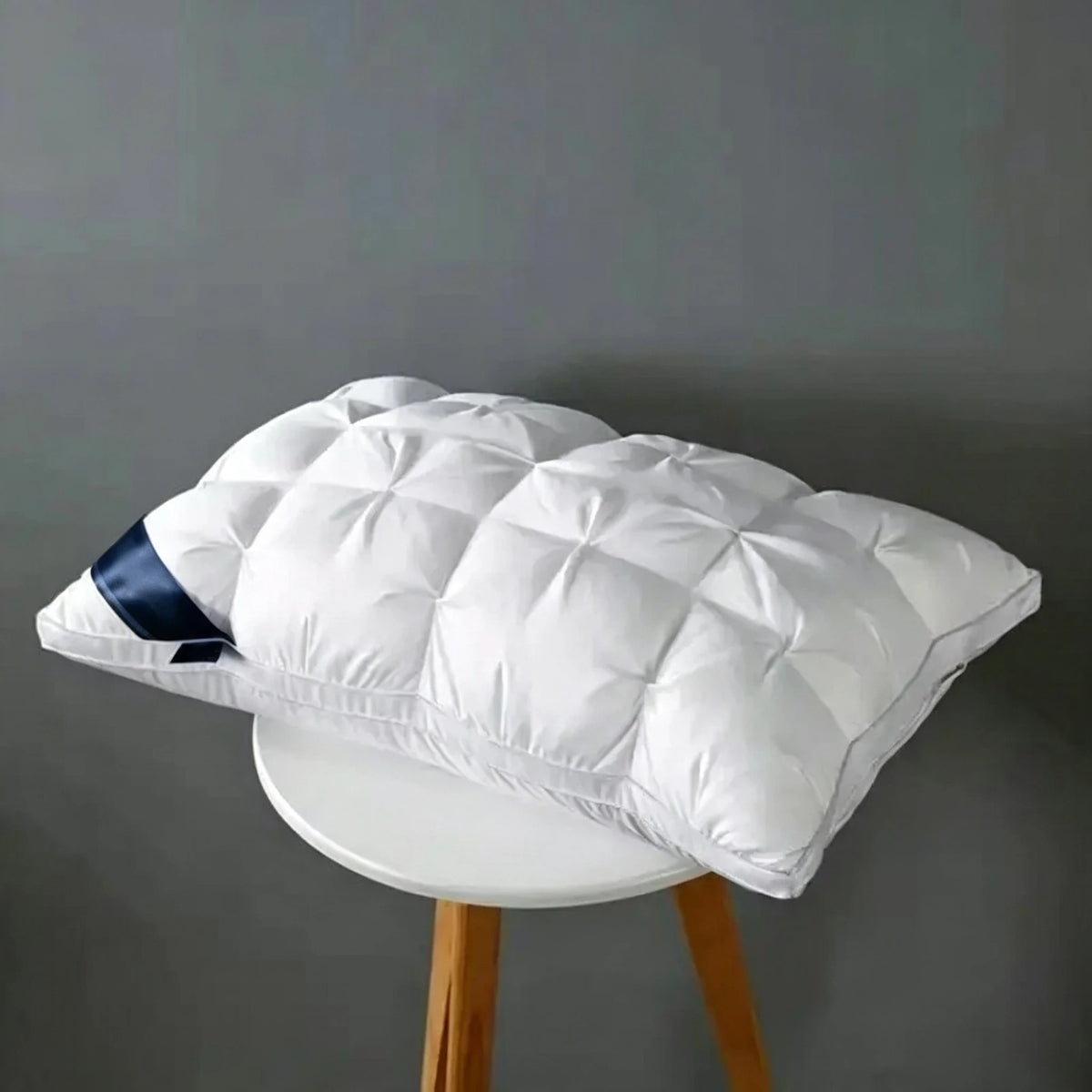 Comfortable Deep Sleep Neck Pillow 48x74cm Hotel-Grade Memory Foam Pillow