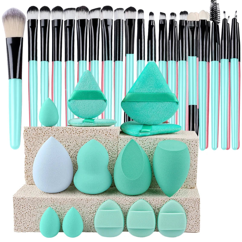 20-Piece Makeup Brush Set with Face and Eye Brushes - Professional Cosmetic Tools