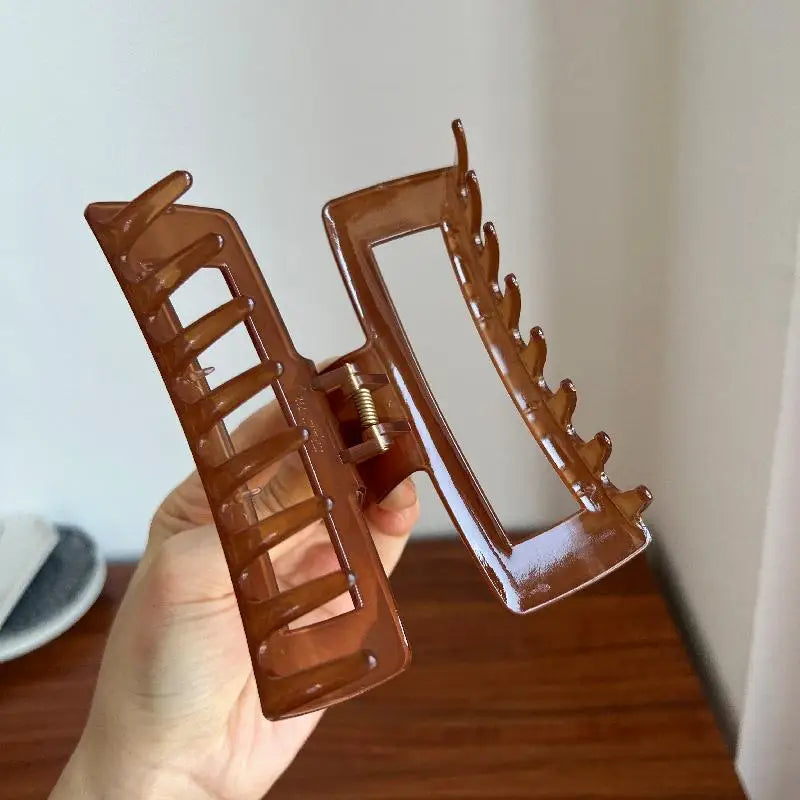 Oversized Claw Hair Clips for Thick Hair - Geometric Shark Style, 13cm, Minimalist Hair Accessories for Women and Girls