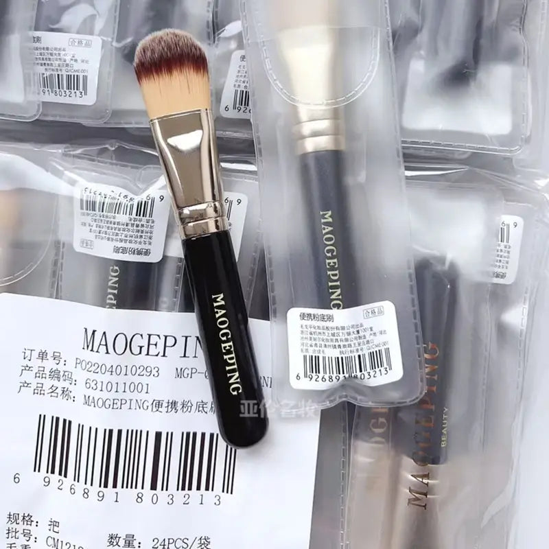 Portable Makeup Brush Set with Foundation, Highlighter & Concealer Brushes