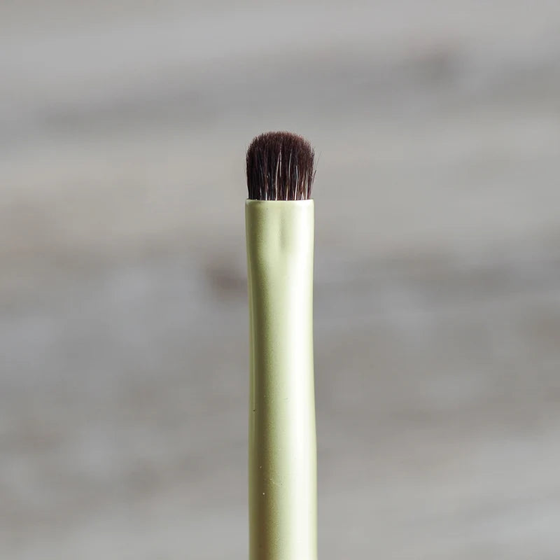 Small Eye Shadow Brush with Natural Lynx & Red Fox Hair - Precise Makeup Tool
