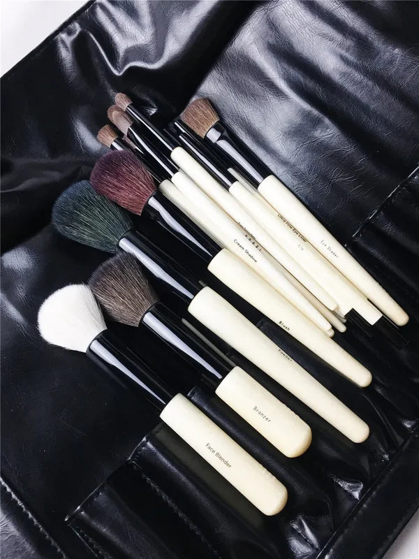 Complete Makeup Brush Set with Wooden Handles - 18 Professional Cosmetic Brushes