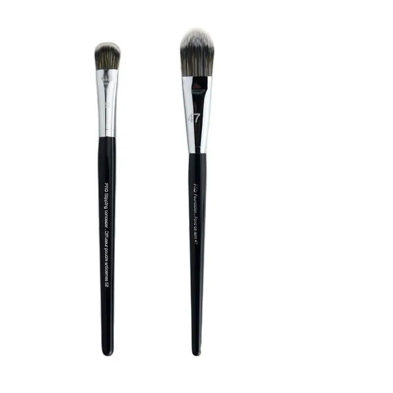 2-Piece Foundation Makeup Brush Set with Synthetic Hair & Wooden Handles