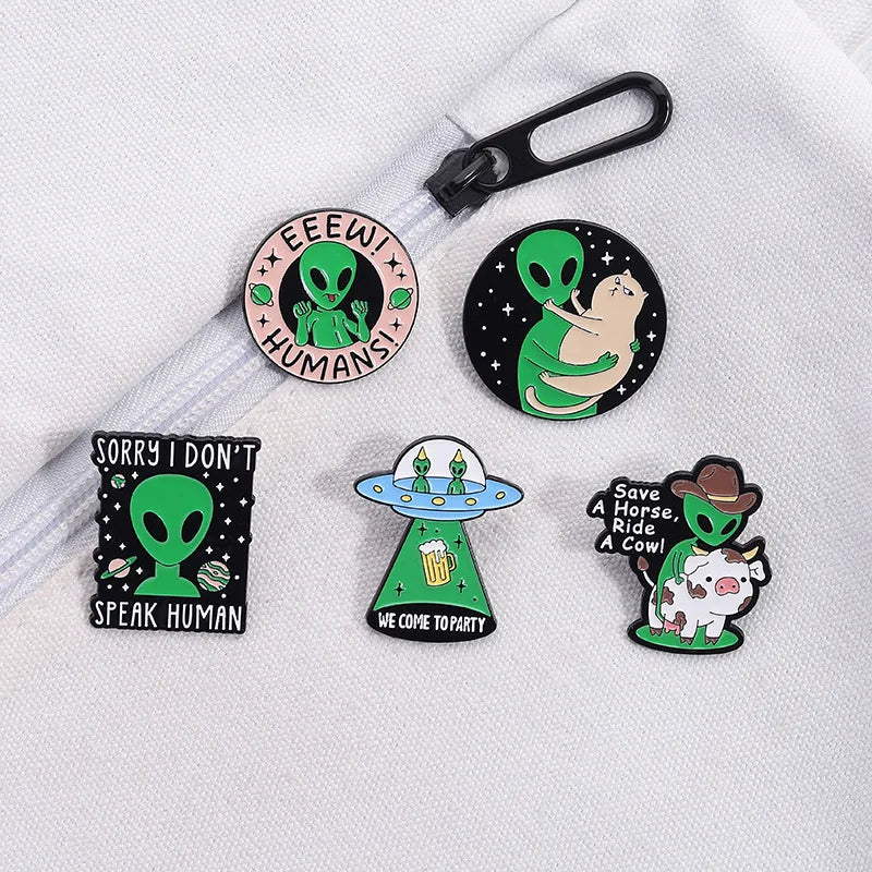 Creative Space Cat Alien Badge Brooch for Clothes - Metal Pin Accessory