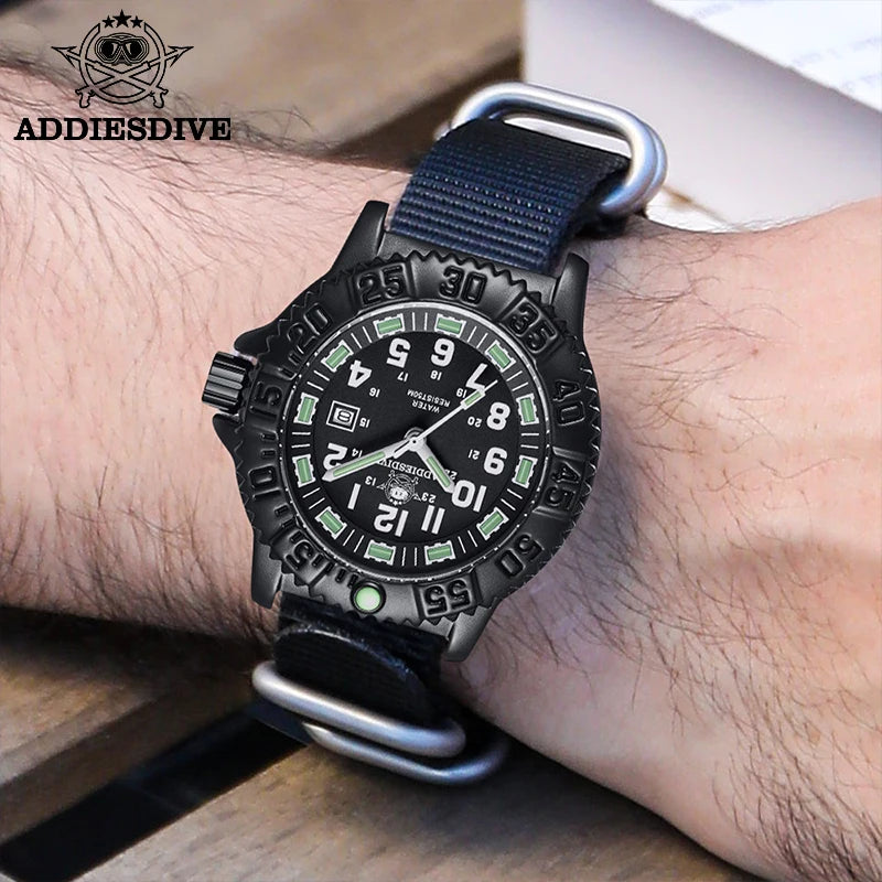 Luxury Men's Quartz Watch with Luminous Dial 50m Water Resistance and Nylon Strap