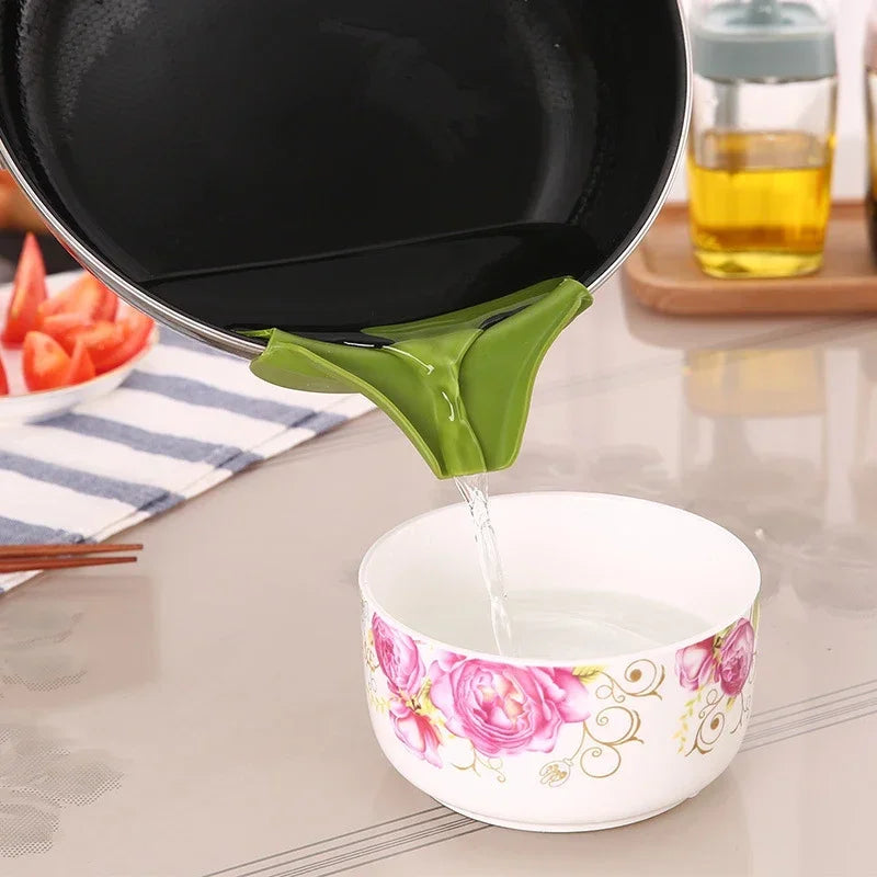 Kitchen Funnel with Anti-Splash Edge and Liquid Streamer Spout – Food-Grade Silicone, Reusable Pouring Tool