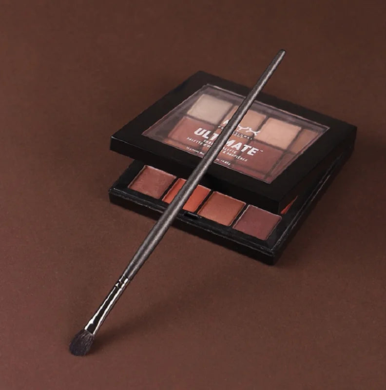 Small Eyeshadow Brush - Fluffy Wool Makeup Tool for Precise Eye Makeup