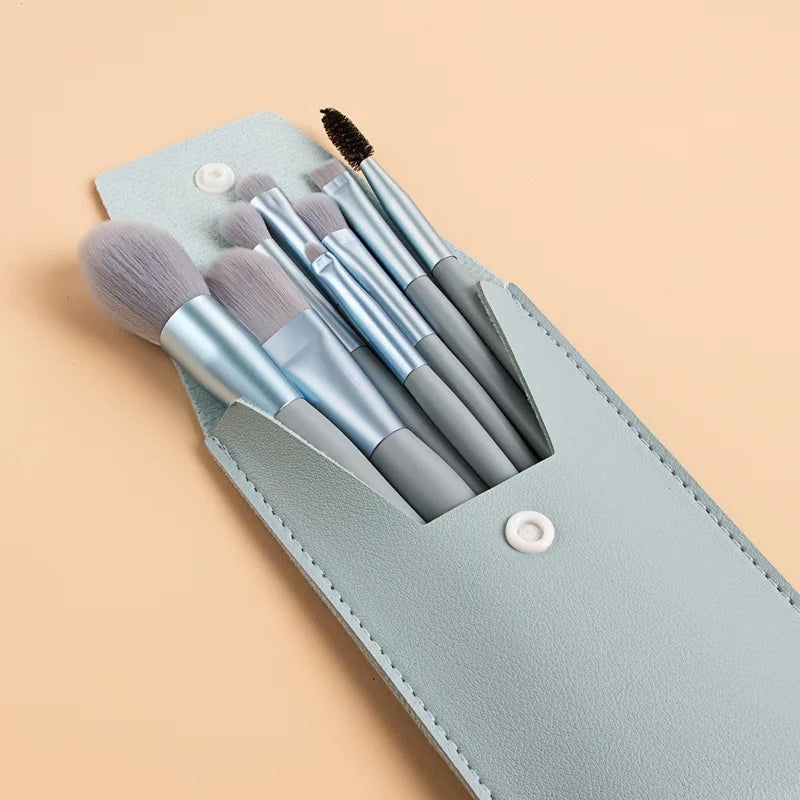 Mini Makeup Brush Set 8-Piece Portable Concealer Powder Brush Kit with Soft Fur