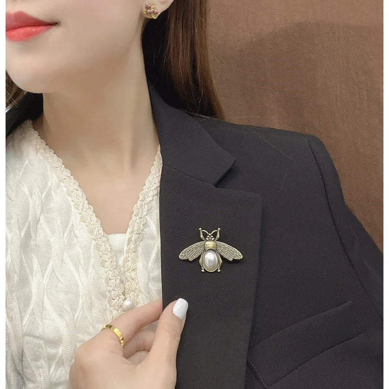 Vintage Bee Brooch Women's Accessories Trendy Collar Pin Shawl Buckle