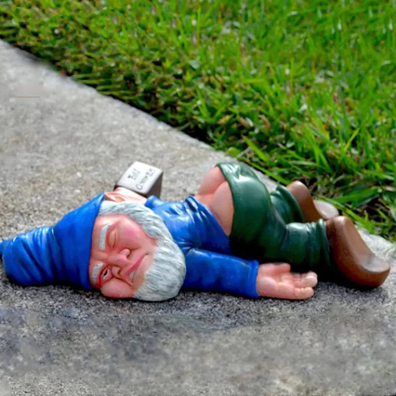 15cm Drunken Garden Gnome Statue - Whimsical Resin Yard Decor for Outdoor & Indoor Spaces