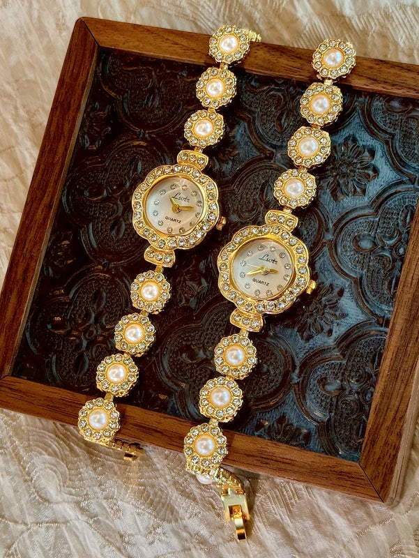 Elegant Women's Watch with Pearl Strap and Rhinestones - 30m Waterproof Round Quartz