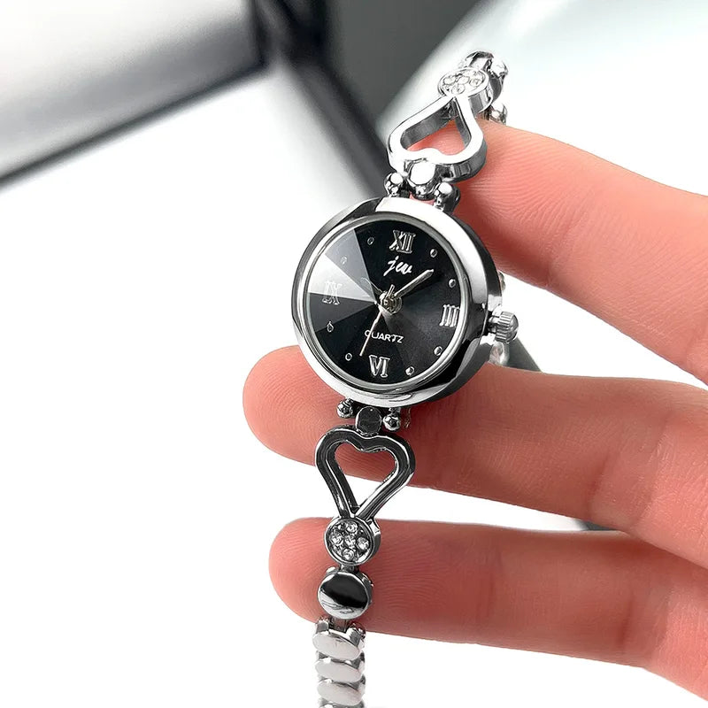 Women's Exquisite Heart Bracelet Waterproof Quartz Watch - Light Luxury Gift