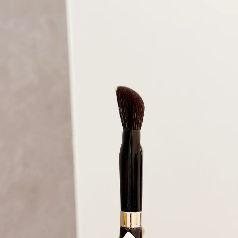 Angled Foundation Brush for Cream and Liquid Makeup - Soft Synthetic Hair
