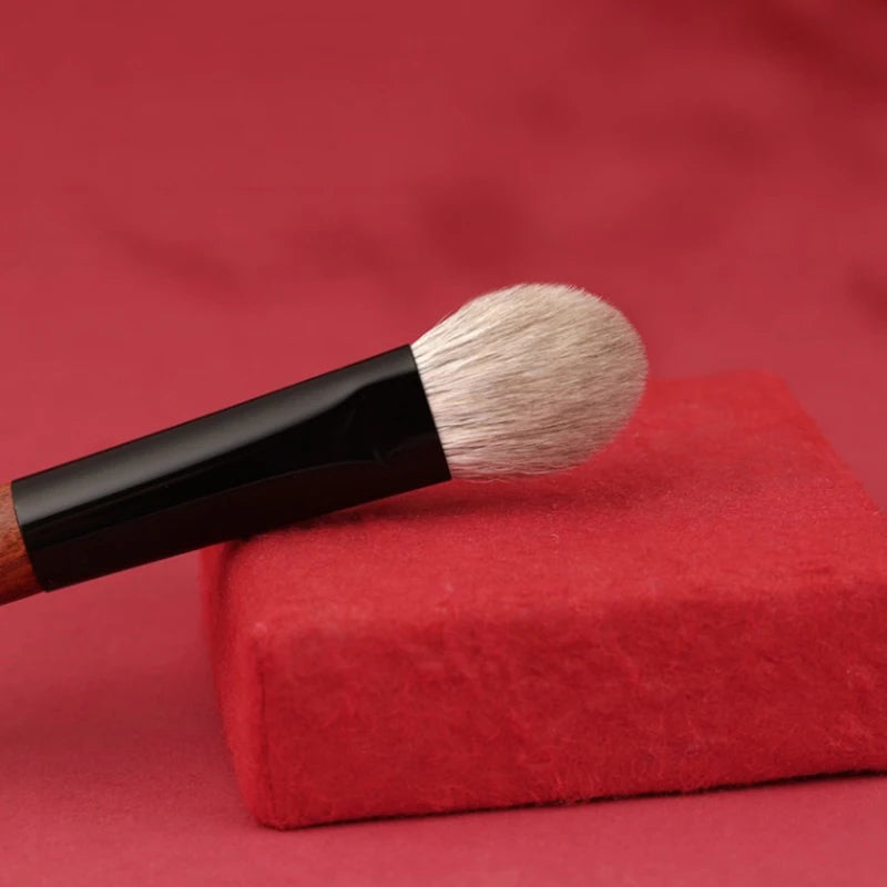 Makeup Brush Heart-Shaped Blush & Highlighter Brush Goat & Fox Hair Professional Rosewood Handle