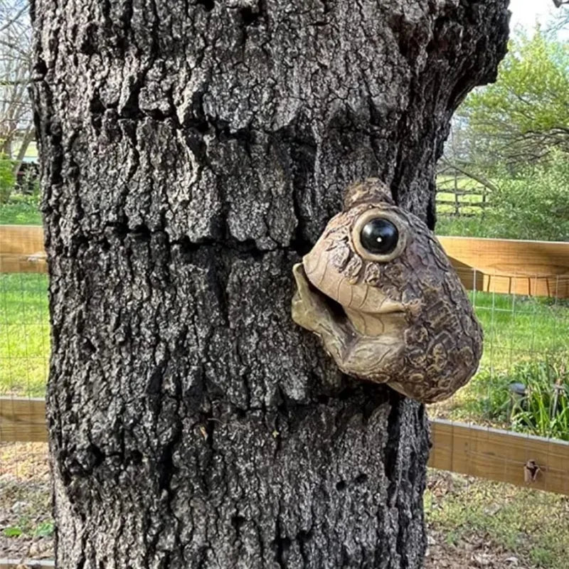 Peeping Frog Climbing Tree Hanging Decoration Resin Garden Ornament