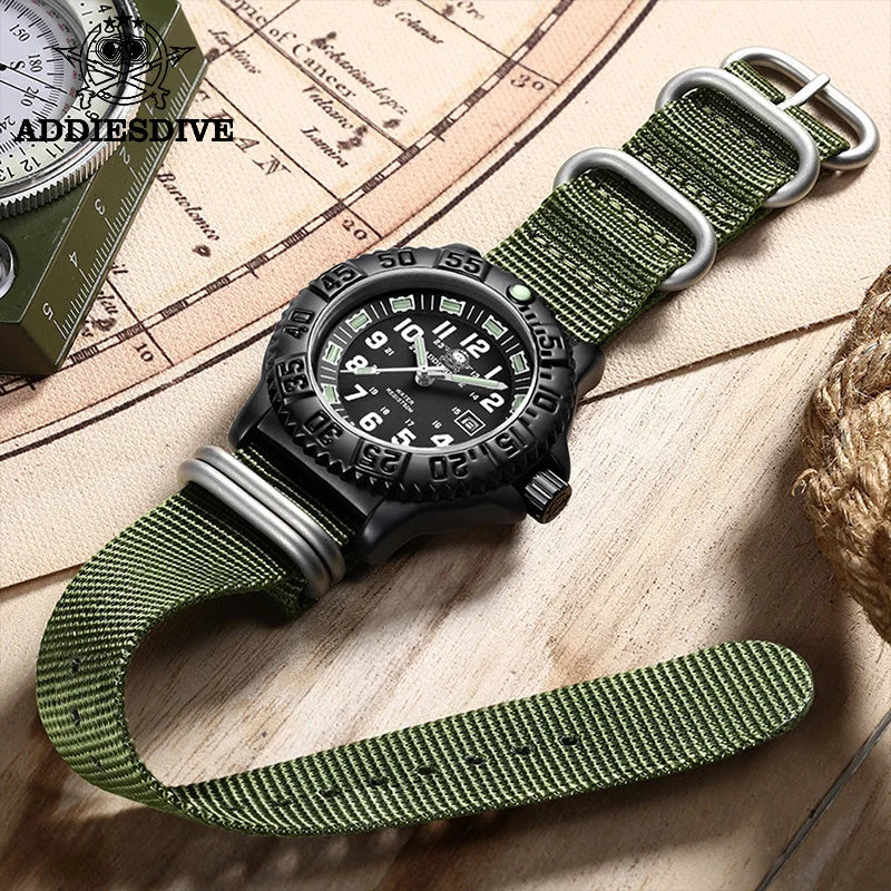 Luxury Men's Quartz Watch with Luminous Dial 50m Water Resistance and Nylon Strap