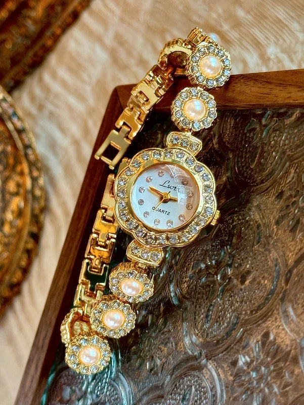 Elegant Women's Watch with Pearl Strap and Rhinestones - 30m Waterproof Round Quartz