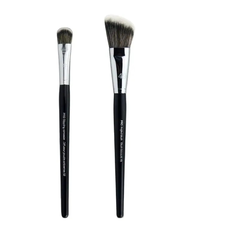 2-Piece Foundation Makeup Brush Set with Synthetic Hair & Wooden Handles