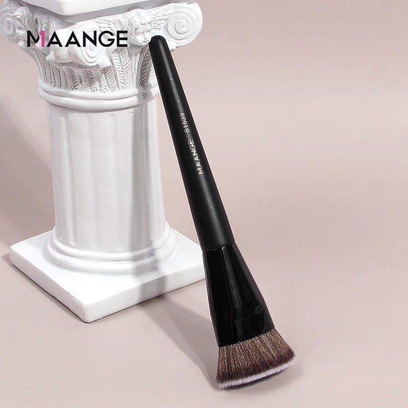 Flat Head Foundation Brush with Storage Box - Versatile Makeup Tool for Liquid & Cream Applications