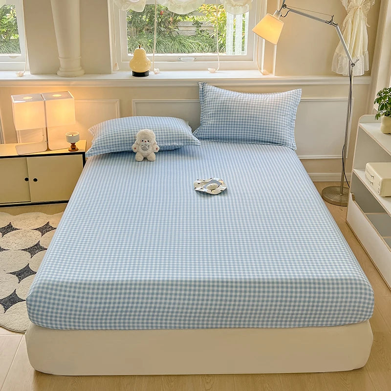 Plaid Style Fitted Bed Sheet - Skin-Friendly, Elastic Bed Cover for Kids & Teens